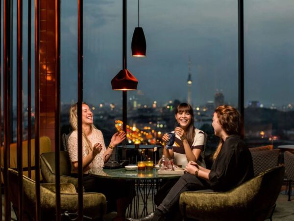 5_DE-SKYBAR-BERLIN-PLEAT-BOX-1800x1200_1.jpg