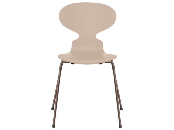 2_vepsalainen_fritz_hansen_muurahaistuoli_3101_peittomaalattu_ant_coloured_ash_light_beige_dark_brown_1.jpg