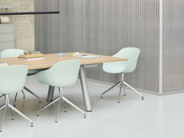 5_AAC 220 dusty mint 2.0 shell polished 4 star swivel base_Boa Table wb lacquered oak tabletop metallic grey powder coated alu frame.jpg