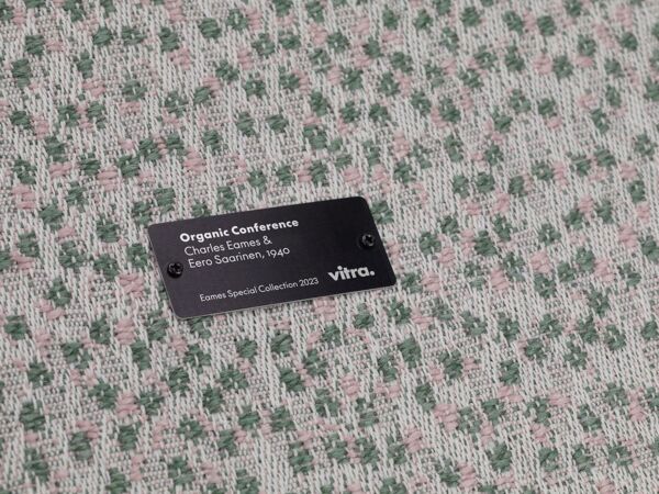 2_zeames-special-collection-organic-conference-kvadrat-ria-921-7_1.jpg