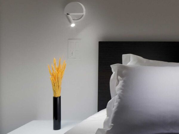 5_Ledtube-R-left-vaeglampe-Marset.jpg