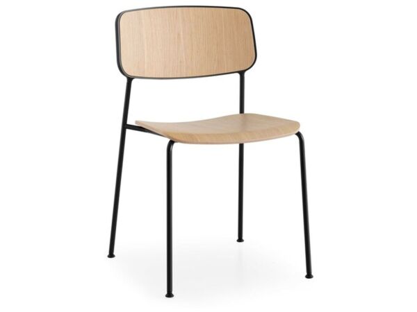 1_KISAT_Chaise 1.jpg