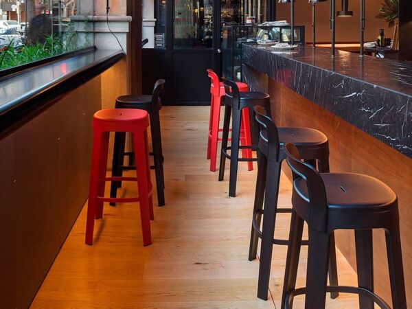 5_Ombra_bar_stool_bar_ambient-web.jpg