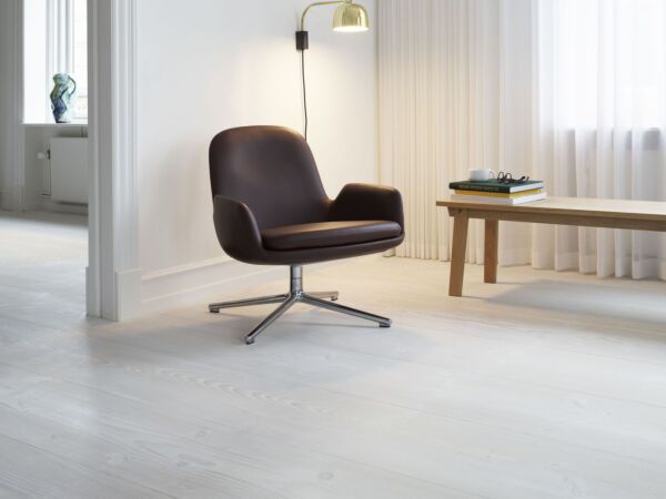 5_Normann_Copenhagen_Grant_Wall_Lamp_43cm_Brass_05.jpg