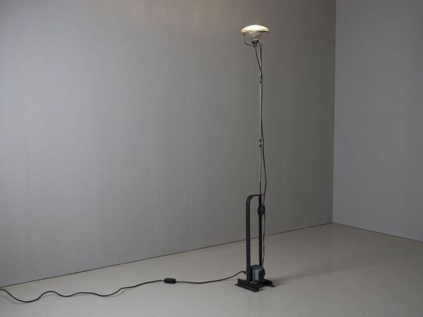 5_Showroom144_FLOS-toio-floor-lamp-castiglioni.jpg