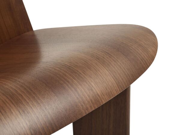2_zAD583-B476-AA51-01UF_Chisel Lounge Chair_wb lacquered walnut_detail 04.jpg