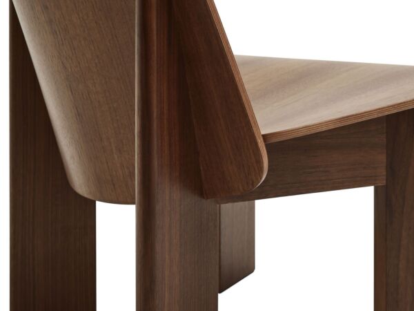 2_zAD583-B476-AA51-01UF_Chisel Lounge Chair_wb lacquered walnut_detail 03.jpg