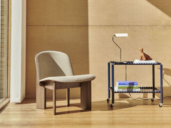 5_Chisel Lounge Chair front uph Linara 216 wb lacquered walnut_Arcs Trolley Low steel blue_Apex Table Lamp iron oyster white.jpg