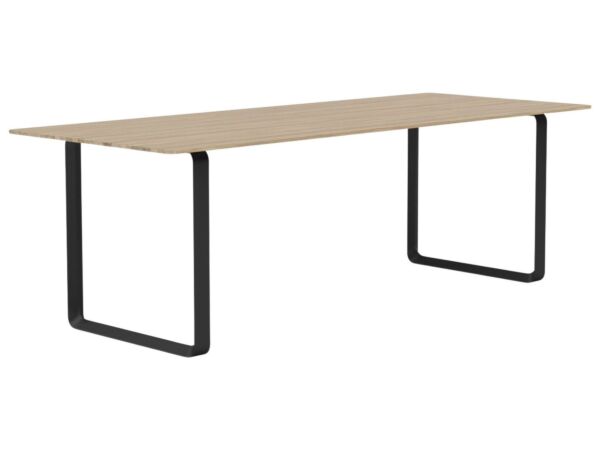 2_en-70-70-table-225x88.5-cm-oiled-oak-black-muuto-4000x4000-rendering-angle.jpg