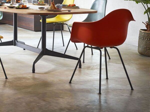 5_Eames-Plastic.jpg