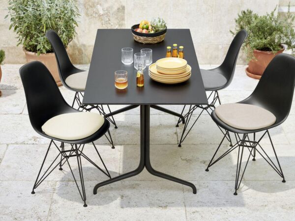 5_eames plastic side chair.jpg
