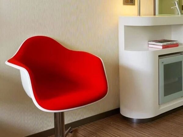 5_tic-chair-dal-charles-ray-eame.jpg