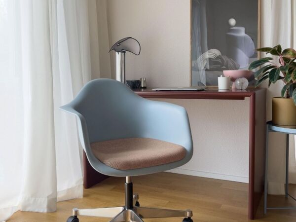 5_eames-plastic-armchair-pacc.jpg