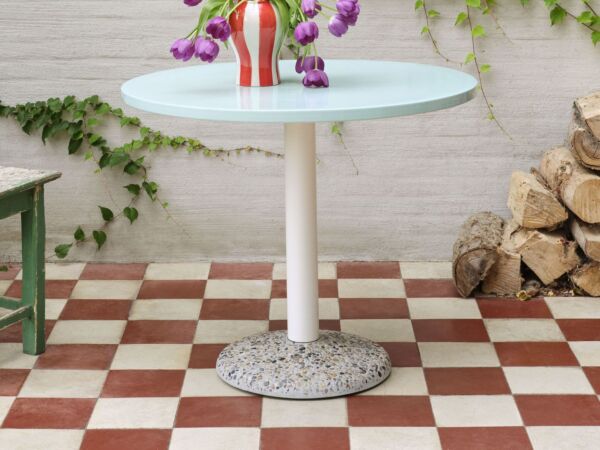 5_Ceramic Table dia90xH74 light mint tabletop cream white tube concrete base_Sobremesa Stripe Vase S red.jpg