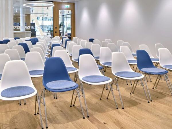 5_Eames Plastic Side Chair .jpg