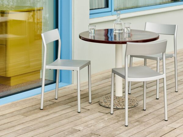 5_Type Chair silver grey aluminium_Ceramic Table dia90xH74 bordeaux tabletop cream white tube concrete base_Rim Carafe clear with black rim.jpg
