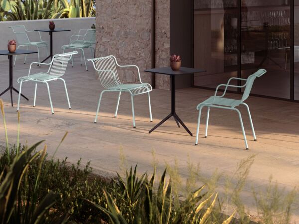 5_Magis_south_armchair_ambient_multi_SD2950_light_blue_central_table_TV383_black.jpg
