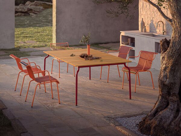 5_Magis_south_armchair_ambient_multi_SD2950_orange_table_TV1300_teak_bordeaux.jpg