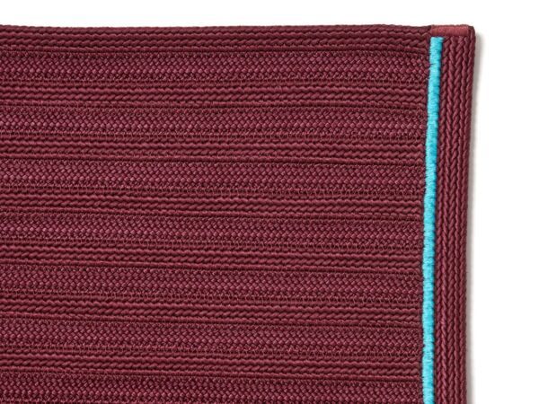 2_Magis_south_carpet_product_detail_AC960_dark-red.jpg