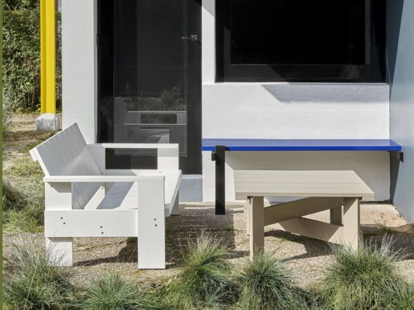 5_Crate Lounge Sofa white wb lacquered pinewood_Crate Low Table london fog wb lacquered pinewood.jpg