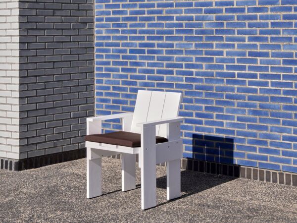 5_Crate Dining Chair white wb lacquered pinewood_Crate Seat Cushion iron red.jpg