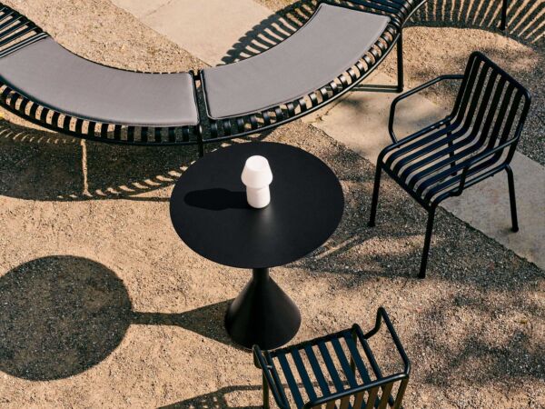5_Palissade Park Bench anthracite_Palissade Cone Table anthracite_Palissade Armchair anthracite_Apollo Portable white opal.jpg