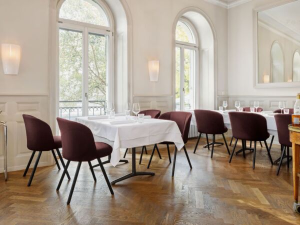 5_8644739_Vitra Mikado Hotel Krafft Restaurant_Volo_marron_69_master.jpg