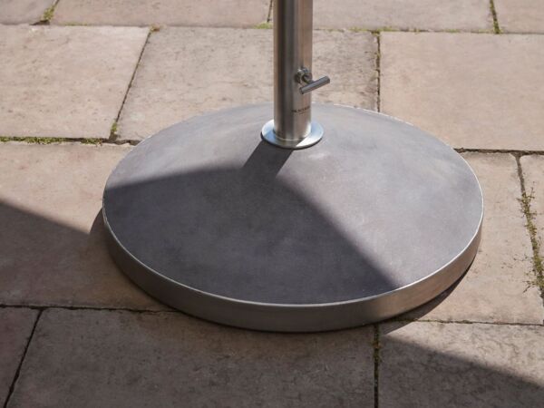 5_Capri-Sonnenschirmfuss-30-kg-4-cm-Beton-Ambiente.jpg