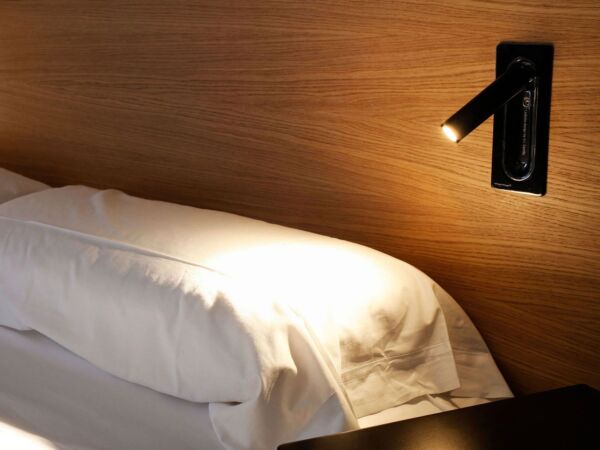 5_lampara-ledtube-black-hotel-alexandra2_1.jpg