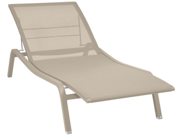 2_Nutmeg-Sunlounger.jpg