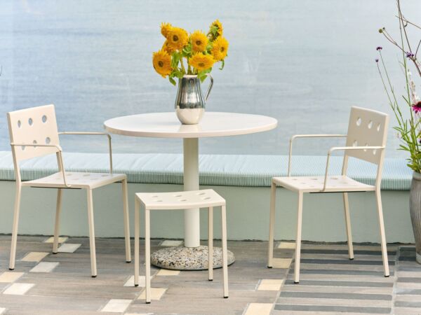 5_Ceramic Table dia90xH74 eggshell tabletop cream white tube concrete base_Balcony Stool chalk beige.jpg