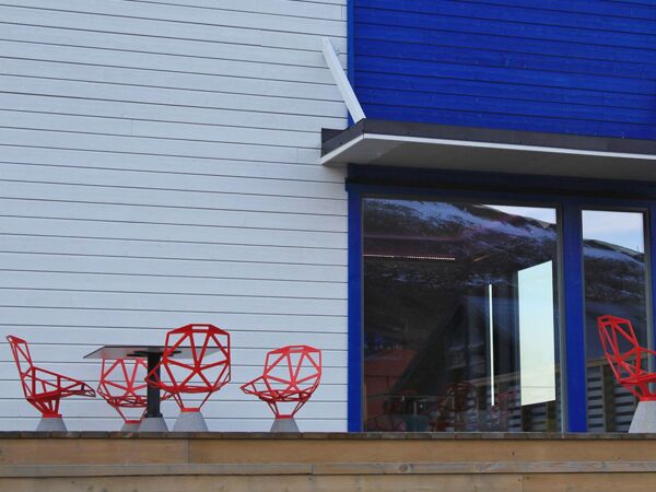 5_chair_one_contract_SD450_red.jpg