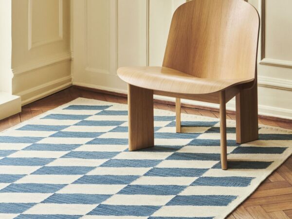 5_Shift Kelim Rug 140x200 blue_Arcs Vase mirror_Chisel Lounge chair wb lacquered oak.jpg