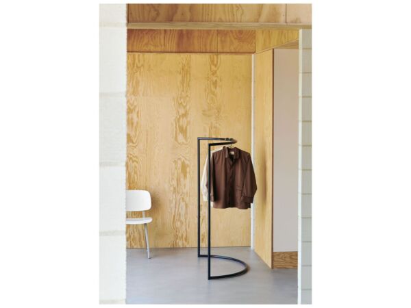 5_Colour Rack C Shape black_Outline Pyjama LS Shirt S-M milk chocolate.jpg