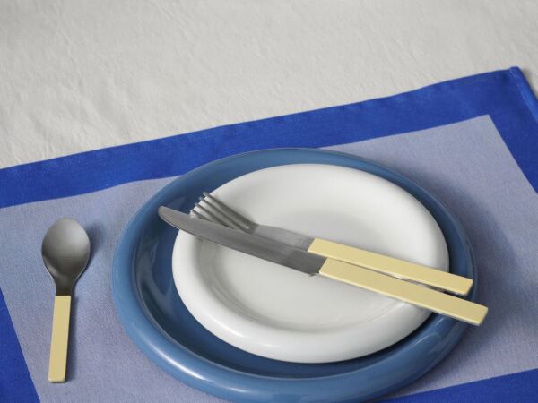5_Ram Placemat blue_Barro Plate 24 set of 2 dark blue_Barro Plate 18 set of 2 off-white_MVS Cutlery set of 4 yellow.jpg