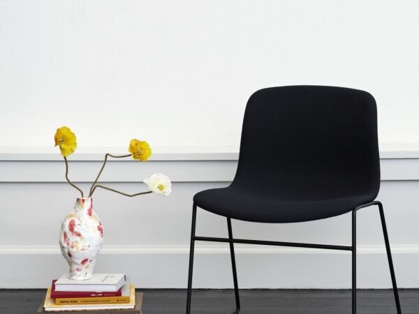 5_AAC 09 uph Steelcut Trio 195 black base_ Jessica Hans Vase.jpg
