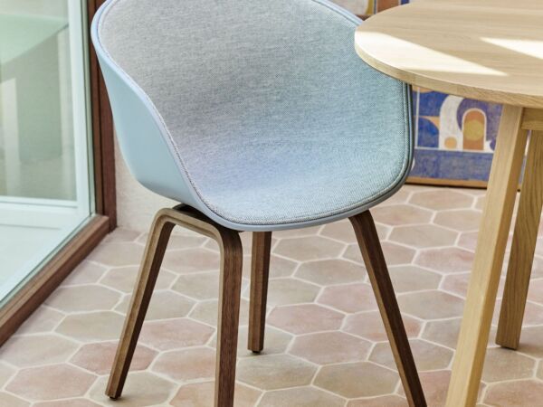 5_AAC 22 front uph Mode 002 slate blue 2.0 shell wb lacquered walnut_Triangle Leg Table L200xW85xH74 wb lacquer oak.jpg