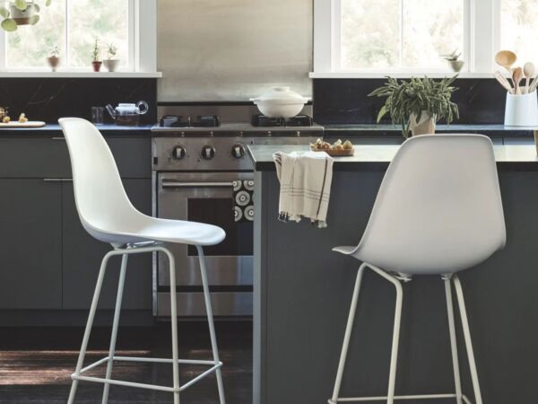 5_eames-molded-plastic-stool-2_1.jpg