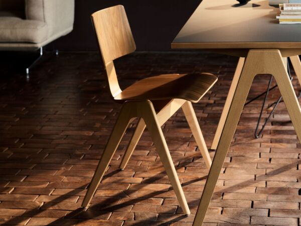 5_Retail_2024_Daystak-Table-RD2_Daystak-Side-Chair-RD1_Tripod-HM9.jpg