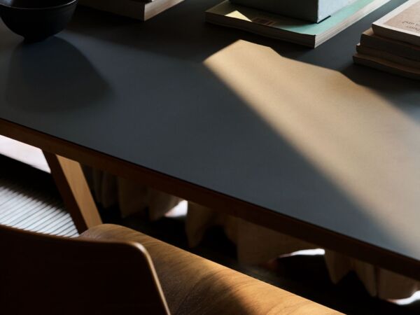 5_Retail_2024_Daystak-Table-RD2_Daystak-Side-Chair-RD1.jpg