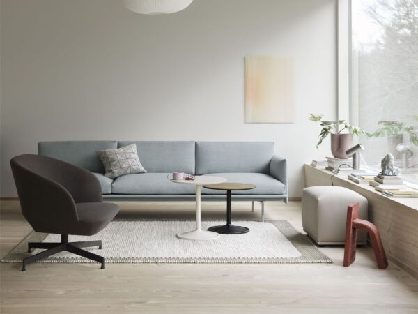 5_seater-oslo-lounge-chair-swivel-black-ocean-50-strand-60-echo-62x42-divina-224-soft-side-pebble-rug-muuto-org_150-4-scaled.jpg