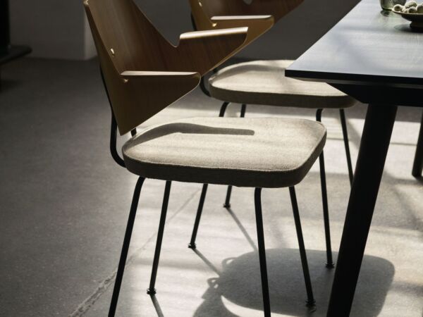 5_ATD_Retail_2024_RFH Lounge Chair RD7_Inbetween SK6.jpg