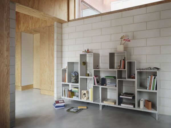 5_bookcase-3-grey-post-table-brown-green-ridge-vase-muuto-org_(150).jpg