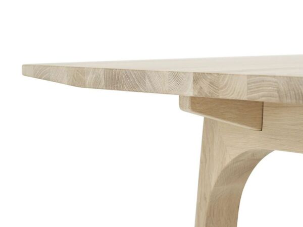 2_zEarnest-table-extendable-205x100-oak-detail-2-muuto-5000x5000-hi-res.jpg