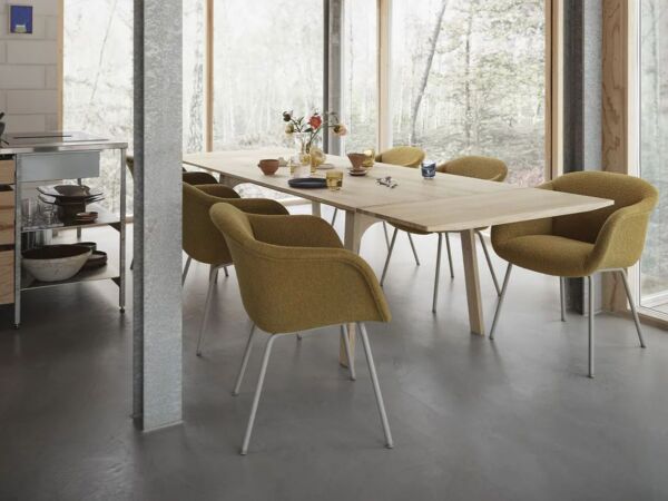 5_Earnest-extendable-table-205-w-extension-leaves-oak-fiber-soft-tube-hearth-8-grey-strand-80-raise-glass-muuto.jpg