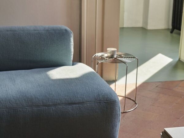 5_Retail_2024_Sett LN13_Develius Mellow EV8G_Wire stool VP11.jpg