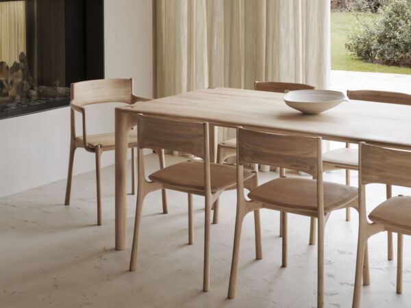 5_PI_dining_chair_oak_with_armrest_PI_dining_chair_dining_table_web.jpg