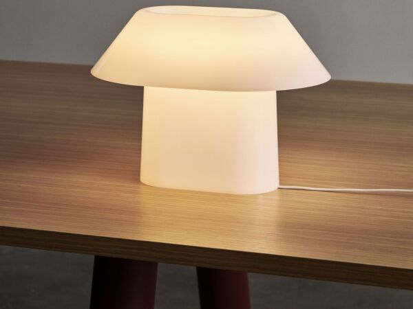 5_Drome Table Lamp white opal acrylic on_Boa Table wb lacquered oak tabletop barn red powder coated alu frame.jpg