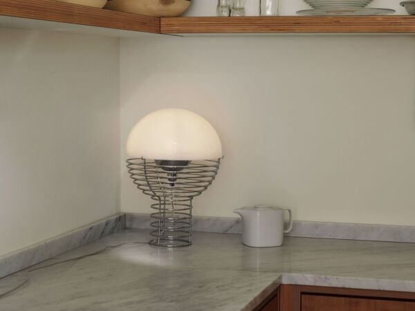 5_Verpan-Wire-Table lamp-H42xØ30-Chrome White.jpg