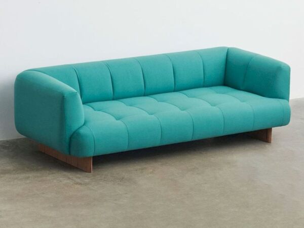 5_quilton-lift-3-seater_1220x1220_brandmodel.jpg